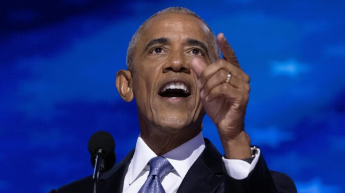 El expresidente de EE.UU. Barack Obama durante la Convención Nacional Demócrata en Chicago, celebrada en agosto. EFE/EPA/MICHAEL REYNOLDS
