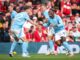 El jugador Callum Hudson-Odoi, del Nottingham Forest (d), durante el partido de la Premier League jugado en Anfield. EFE/EPA/ADAM VAUGHAN