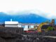 Imagen de una vivienda prefabricada reconstruida sobre las coladas del volcán Tajogaite, de cuya erupción se cumplen este jueves tres años. EFE / Luis G Morera.