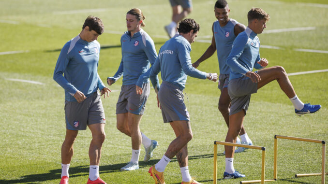 Los jugadores del Atlético, en el entrenamiento de este sábado. EFE/Rodrigo Jiménez
