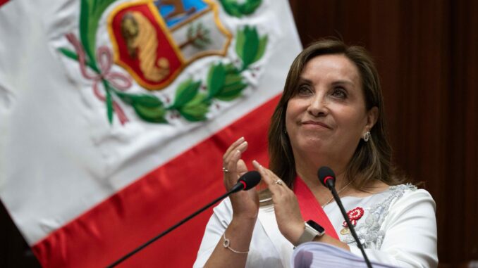 Foto de archivo de la presidenta de Perú, Dina Boluarte. EFE/ Cristobal Bouroncle
