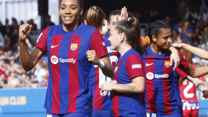 La delantera del FC Barcelona Salma Paralluelo celebra un gol, durante el partido de la jornada 18 de Liga F de fútbol femenino. EFE/ Quique García
