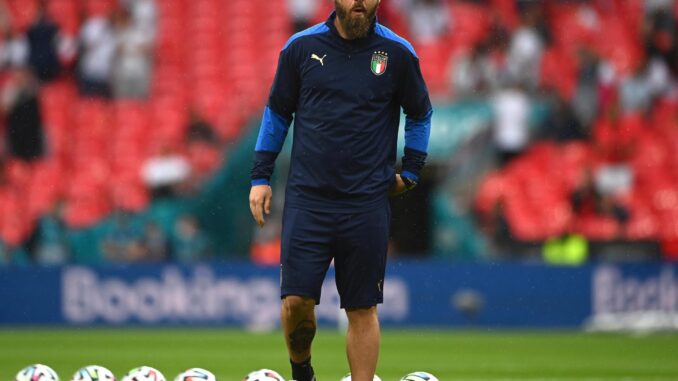 Daniele De Rossi en una imagen de archivo con la selección italiana. EFE/EPA/Andy Rain / POOL
