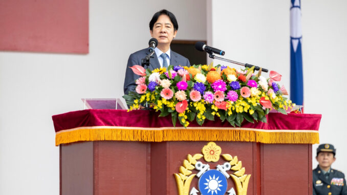 El presidente taiwanés, William Lai (Lai Ching-te), participa en la apertura del nuevo curso académico de suboficiales de las Fuerzas Armadas en la Academia Naval de Zuoying, en Kaohsiung (Taiwán) este viernes. EFE/ I Chen Lin/Oficina Presidencial de Taiwán SOLO USO EDITORIAL/SOLO DISPONIBLE PARA ILUSTRAR LA NOTICIA QUE ACOMPAÑA (CRÉDITO OBLIGATORIO)
