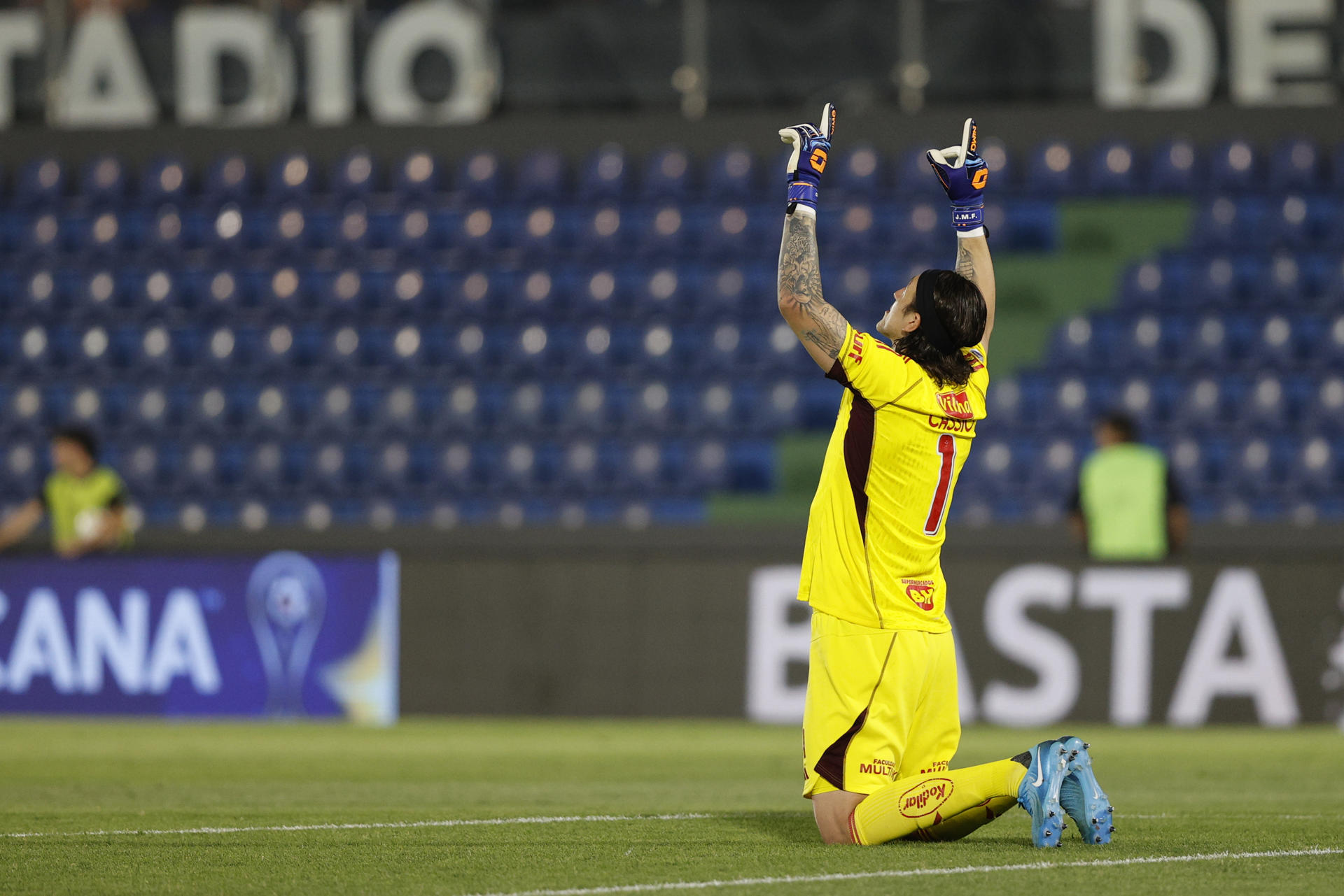 Cássio Ramos de Cruzeiro celebra un gol este jueves, en un partido de ida de cuartos de final de la Copa Sudamericana. EFE/ Juan Pablo Pino
