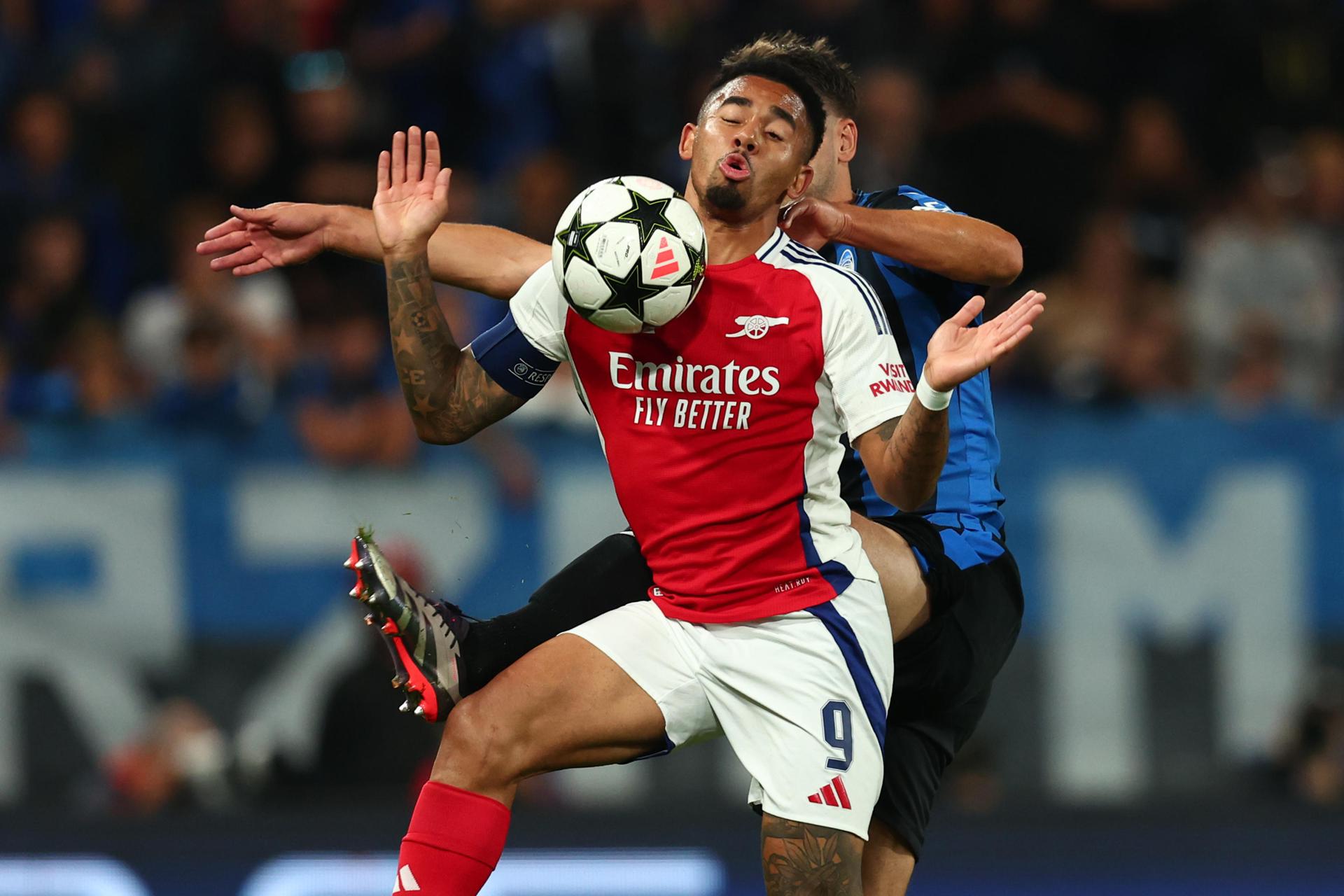 El jugador del Arsenal Gabriel Jesus durante el partido de laing the UEFA Champions League que han jugado Atalanta BC y Arsenal FC en el Bérgamo Stadium en Bergamo, Italia. EFE/EPA/MICHELE MARAVIGLIA
