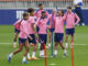 Los jugadores del Atlético de Madrid, durante el entrenamiento, con Lemar dentro del grupo. EFE/Rodrigo Jiménez