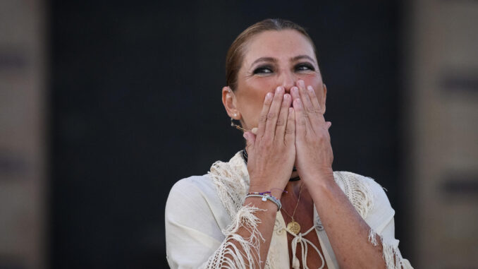 La bailaora Sara Baras durante el pregón de la XXIII Bienal de Flamenco de Sevilla. EFE/ Raúl Caro.
