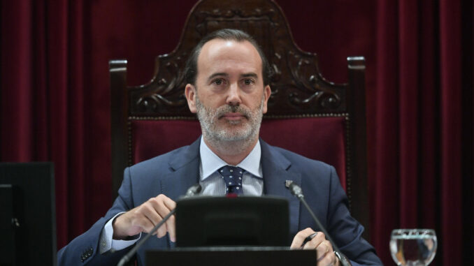 Imagen de archivo del presidente del Parlament, Gabriel Le Senne, durante un pleno del Parlament Balear. EFE/ Miquel A. Borràs
