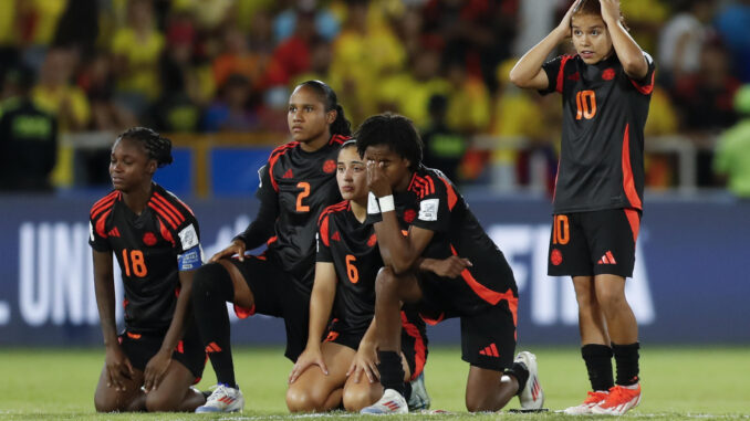 Jugadoras de Colombia reaccionan al perder la serie de penaltis en un partido de los cuartos de final de la Copa Mundial Femenina sub-20. EFE/ Ernesto Guzmán Jr.
