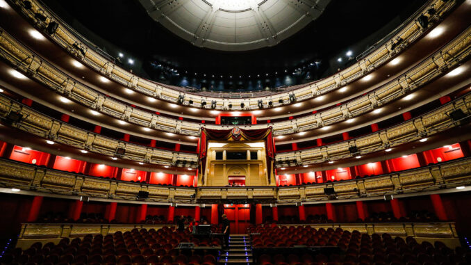 Imagen de archivo del interior del Teatro Real de Madrid. EFE/ Luis Millán