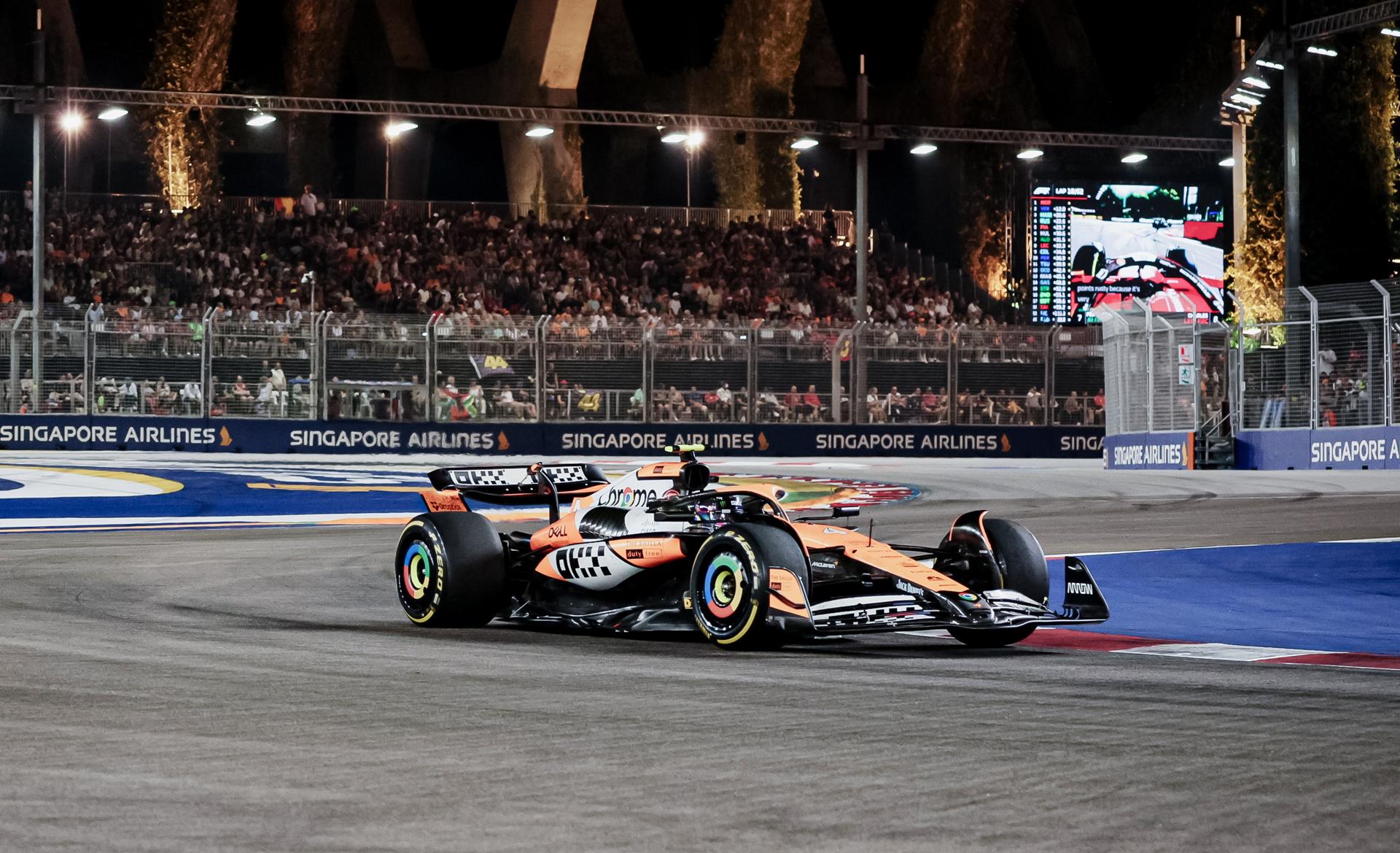 El inglés Lando Norris (McLaren) en el circuito de Singapur. EFE/EPA/TOM WHITE
