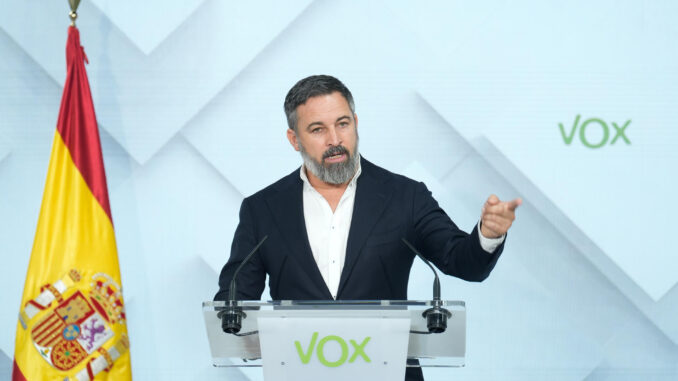 El líder de Vox, Santiago Abascal, durante la rueda de prensa ofrecida este martes en la sede del partido. EFE/Borja Sánchez-Trillo
