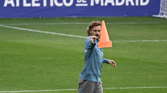 Griezmann, en el entrenamiento de este sábado del Atlético de Madrid.-EFE/ Víctor Lerena
