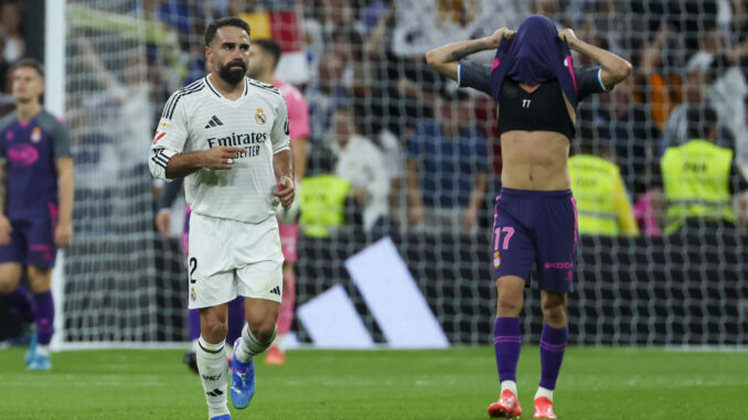 El defensa del Real Madrid, Dani Carvajal, tras conseguir el primer gol del equipo madridista durante el encuentro correspondiente a la sexta jornada de Laliga EA Sports que disputaron Real Madrid y Espanyol en el estadio Santiago Bernábeu, en Madrid. EFE / Kiko Huesca.
