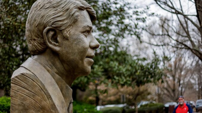 Imagen de archivo de un busto del expresidente de EE. UU., Jimmy Carter. EFE/EPA/ERIK S. LESSER
