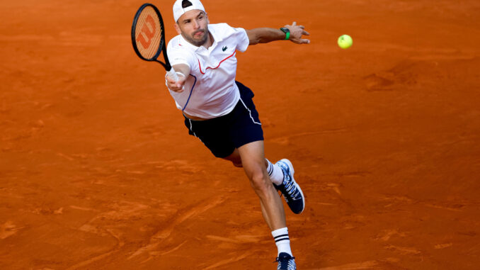 El tenista búlgaro Grigor Dimitrov en una imagen de archivo durante el partido de tercera ronda del Masters 1000 Mutua Madrid Open. EFE/Daniel González
