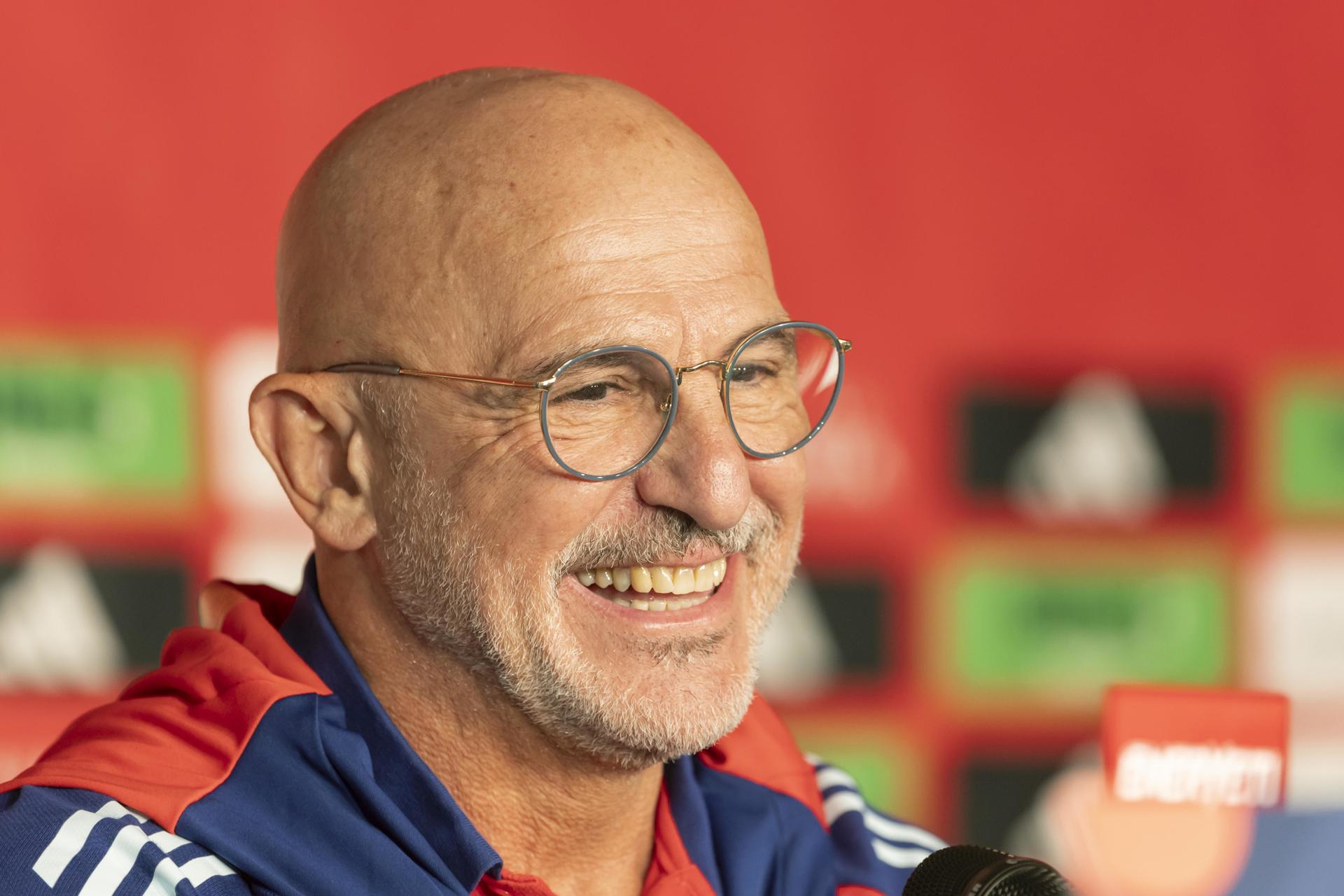 El seleccionador español, Luis de la Fuente, en la rueda de prensa previa al partido contra Suiza en la segunda jornada de la Liga de Naciones en Ginebra. EFE/EPA/SALVATORE DI NOLFI
