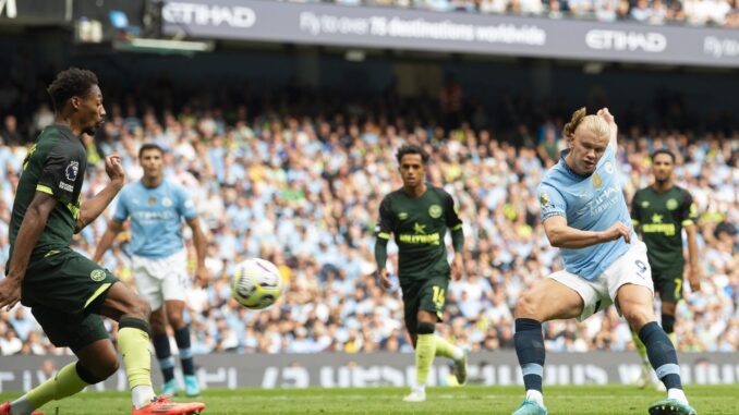 El delantero noruego Erling Haaland del Manchester City durante el partido de la Premier League que han jugado Manchester City y Brentford en Manchester, Reino Unido. EFE/EPA/PETER POWELL .
