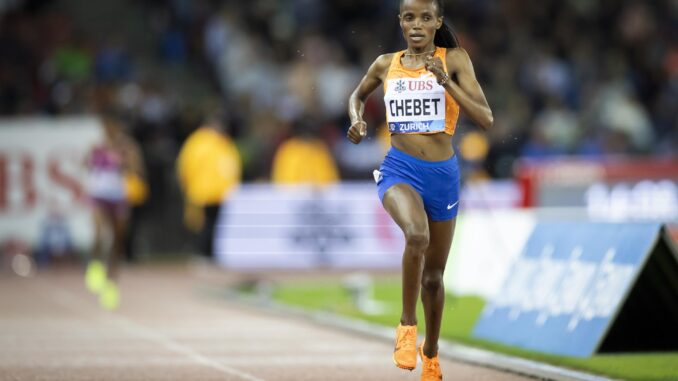 La keninana Beatrice Chebet durante los 5.000 metros de la reunión de Zúrich. EFE/EPA/MICHAEL BUHOLZER
