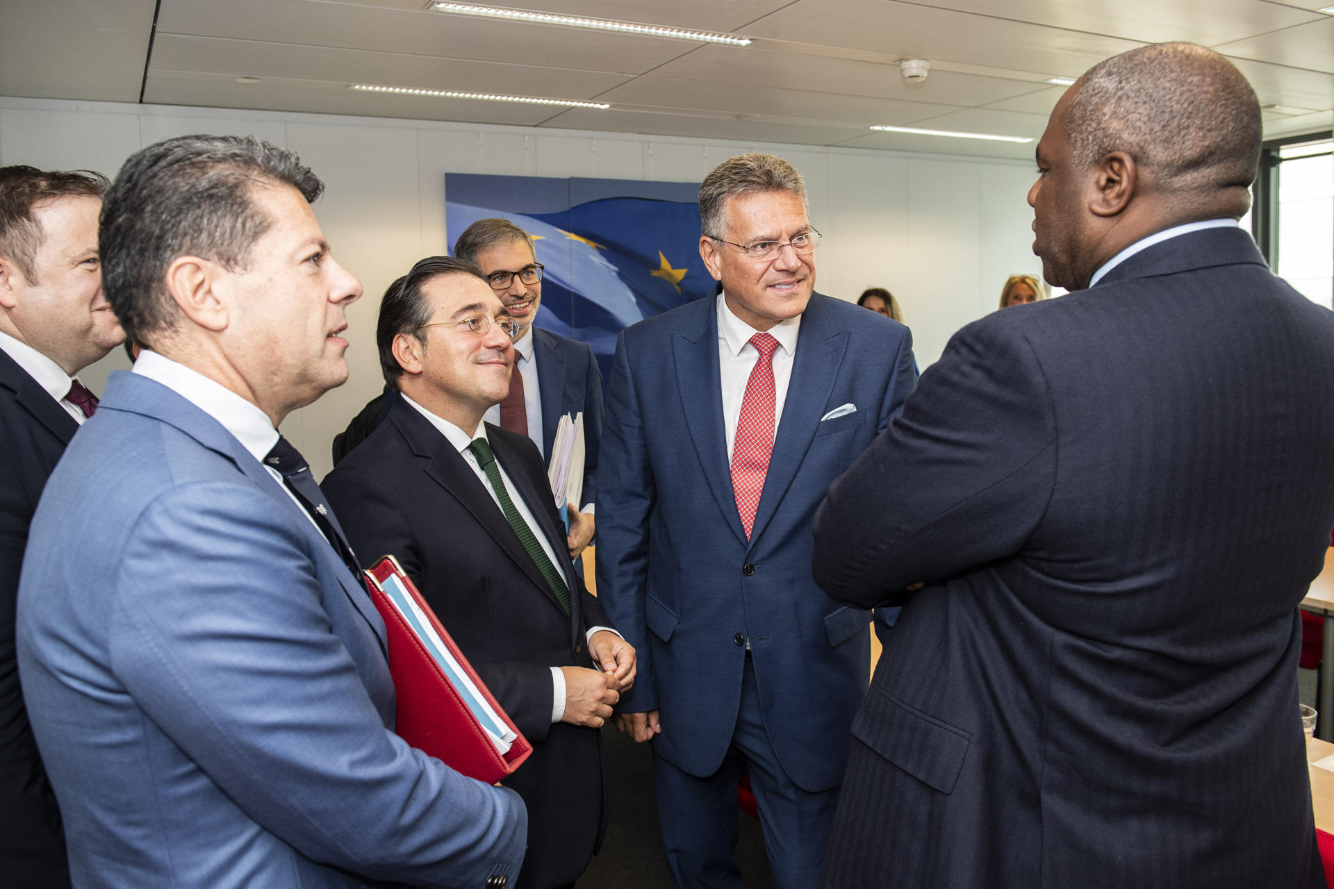 El ministro principal de Gibraltar, Fabián Picardo (i), el nuevo ministro de Asuntos Exteriores británico, David Lammy (d), su homólogo español, José Manuel Albares (2i), y el vicepresidente ejecutivo de la Comisión Europea, Maros Sefcovic (2d), se reúnen este jueves en Bruselas (Bélgica) con el objetivo de confirmar que el nuevo gobierno del Reino Unido "asume" lo acordado hasta la fecha en la negociación del acuerdo sobre la situación Gibraltar tras el Brexit e intentar avanzar "lo más posible", han asegurado a EFE fuentes oficiales de Exteriores. EFE/ Lukasz Kobus/Comisión Europea /  ***SOLO USO EDITORIAL/SOLO DISPONIBLE PARA ILUSTRAR LA NOTICIA QUE ACOMPAÑA (CRÉDITO OBLIGATORIO)***
