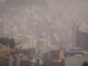 Fotografía que muestra este lunes una zona en la ciudad de La Paz (Bolivia), cubierta por una capa de humo ocasionada por los incendios. EFE/Esteban Biba