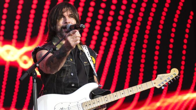 Fotografía de archivo del 05 de julio de 2024 del cantante colombiano Juanes durante un concierto en Las Palmas de Gran Canaria (España). EFE/Ángel Medina G.
