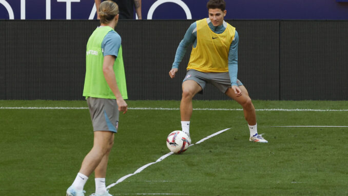 Julián Alvarez, en el entrenamiento de este sábado. EFE/ J.j.guillen
