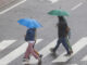 En la imagen lluvias de esta mañana en Zaragoza. EFE/Javier Belver