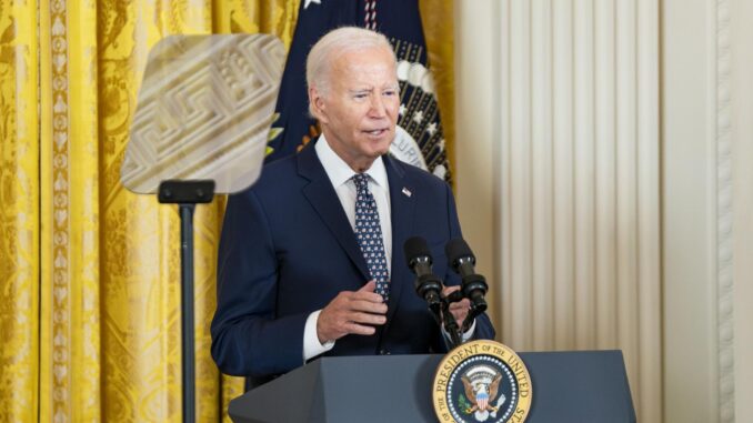 El presidente de Estados Unidos, Joe Biden, habla durante una recepción en celebración del Mes de la Herencia Hispana en Washington, DC, el 18 de septiembre de 2024. EFE/BONNIE CASH/Pool
