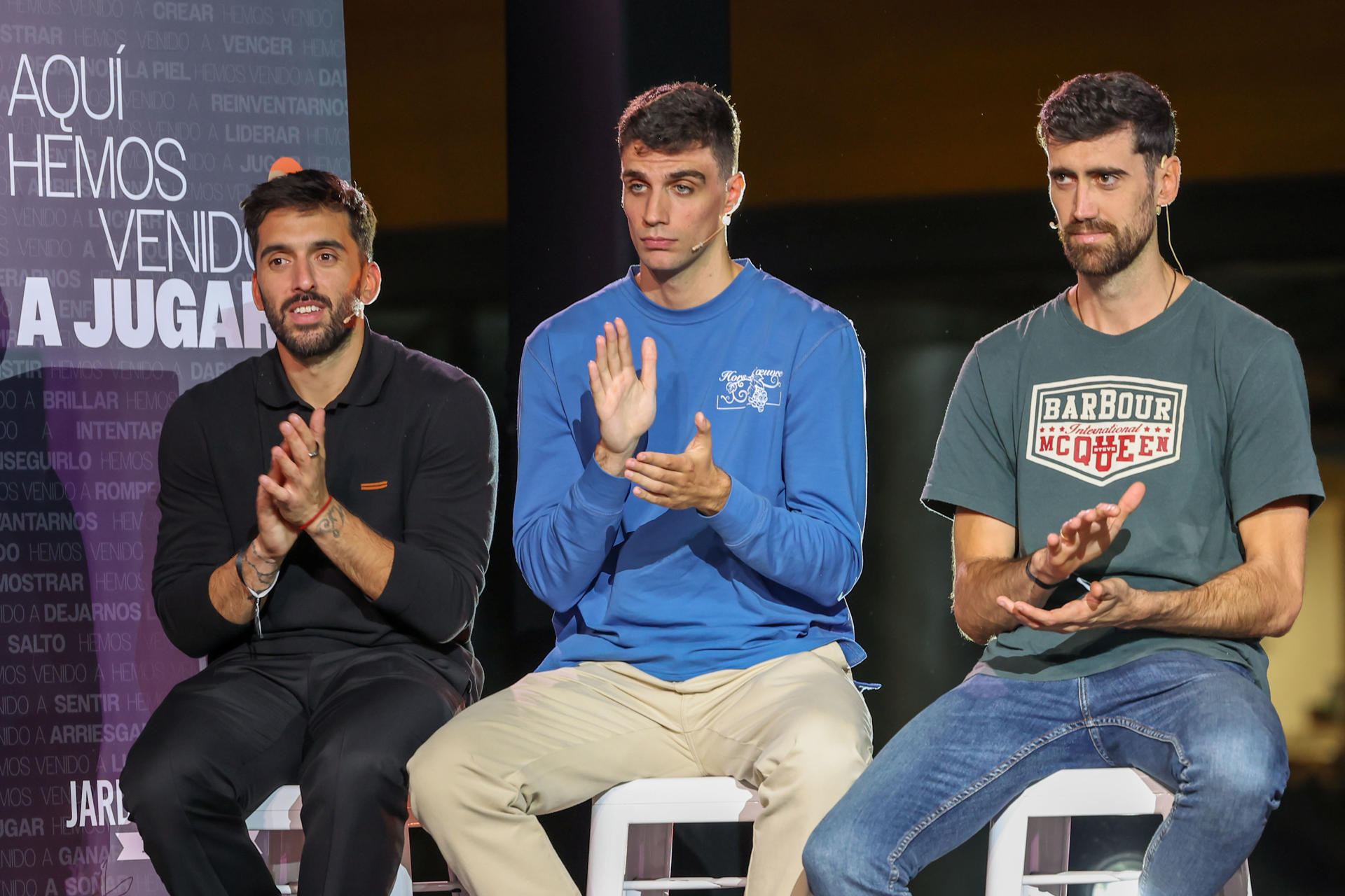 Los jugadores de baloncesto (i-d) Facundo Campazzo, Carlos Alocén y Joan Sastre, asisten a la fiesta de presentación de la Liga Endesa 2024-25, hoy lunes en la sede de Endesa en Madrid. EFE/ Kiko Huesca
