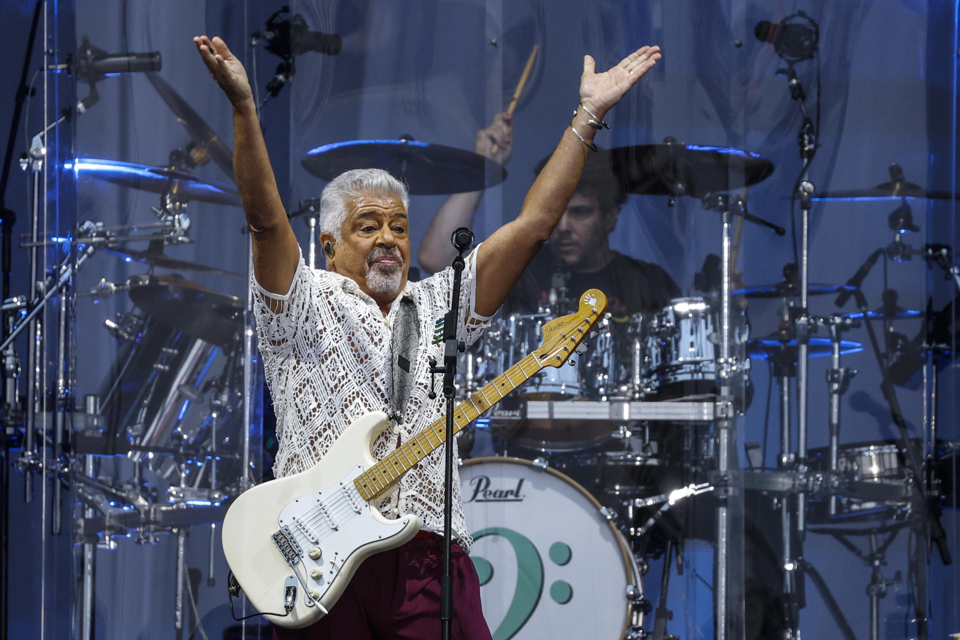 El cantante brasileño Lulu Santos se presenta en el Festival Rock in Río este sábado, en Río de Janeiro (Brasil). Santos, con 71 años de edad y cinco décadas de carrera, fue el encargado de abrir los conciertos de este sábado en el Rock in Río, en una jornada del festival dedicada al pop y que cuenta con Imagine Dragons y OneRepublic como principales atracciones. EFE/ Antonio Lacerda
