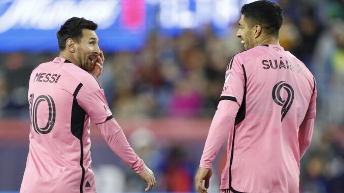 Imagen de archivo de los delateros del Inter de Miami Lionel Messi (izq.) y Luis Suárez. EFE/EPA/CJ GUNTHER
