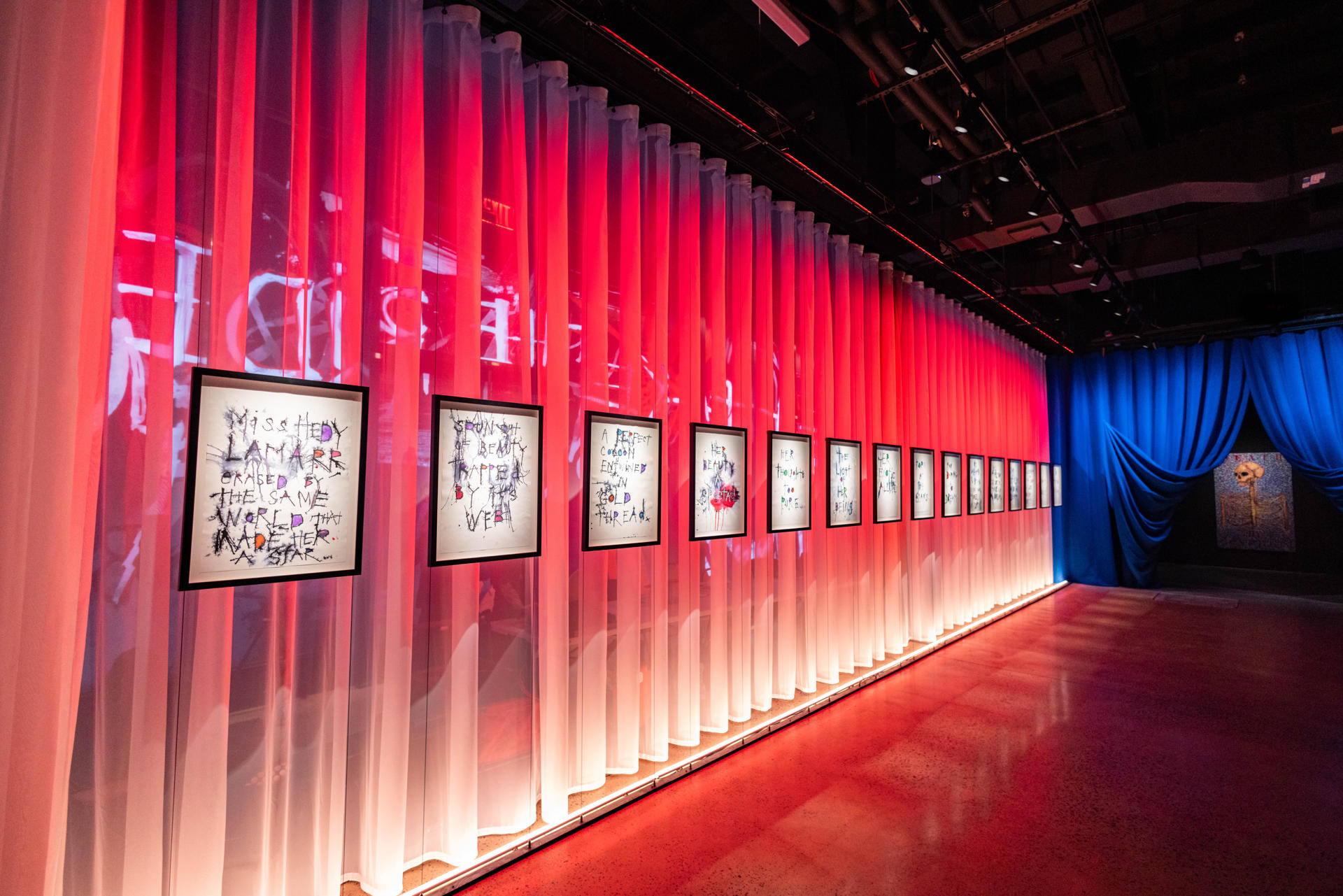 Fotografía cedida por la organización BAUART del apartado 'Hedy Lamarr', con obras dedicadas a la actriz e inventora Hedy Lamarr por el actor Johnny Depp, exhibidas en la exposición inmersiva 'A bunch of stuff' ('Un montón de cosas') instalada en la planta baja de un edificio del barrio de Chelsea en Nueva York (EE. UU). EFE/BAUART
