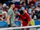 El italiano Jannik Sinner y el servio Novak Djokovic durante la final del Masters 1.000 de Shanghái, China. EFE/EPA/ALEX PLAVEVSKI
 EFE/EPA/ALEX PLAVEVSKI