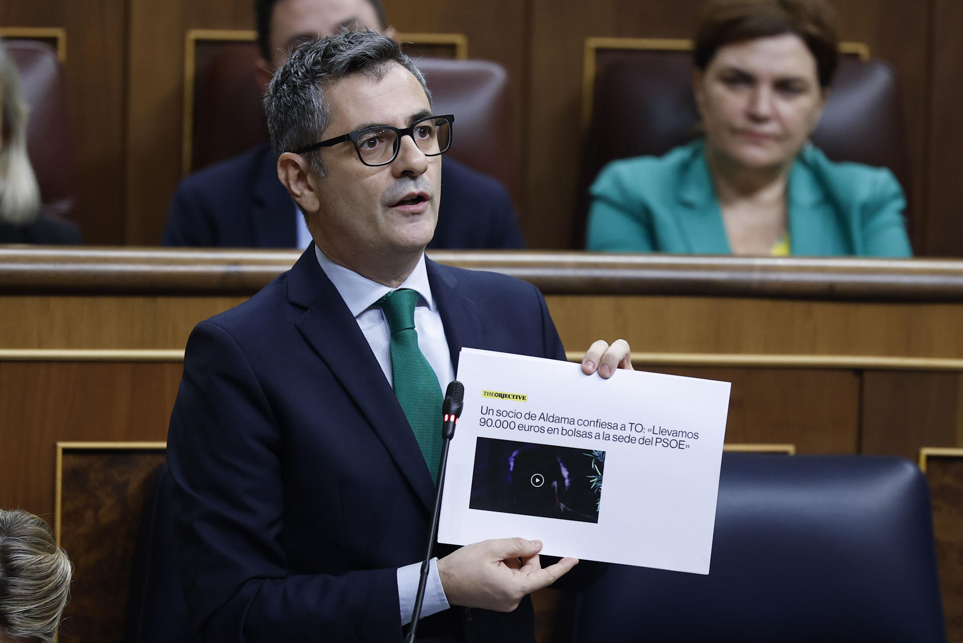 El ministro de la Presidencia, Justicia y Relaciones con las Cortes, Félix Bolaños, interviene en la sesión de control al Gobierno que este miércoles se celebra en el Congreso. EFE/ Chema Moya
