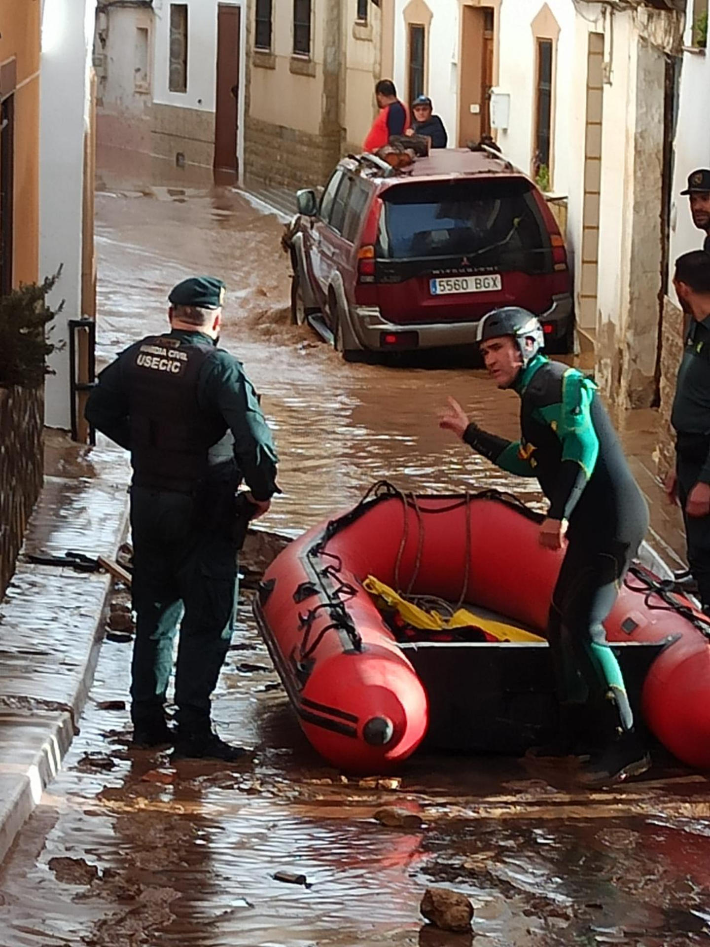 Vista de las actuaciones y trabajos de rescate de la Guardia Civil en Mira (Cuenca), donde una mujer ha fallecido a consecuencia de las inundaciones causadas por la dana, siendo la primera víctima mortal de las lluvias torrenciales en Castilla-La Mancha.-EFE/ Guardia Civil ***SOLO USO EDITORIAL/SOLO DISPONIBLE PARA ILUSTRAR LA NOTICIA QUE ACOMPAÑA (CRÉDITO OBLIGATORIO)***
