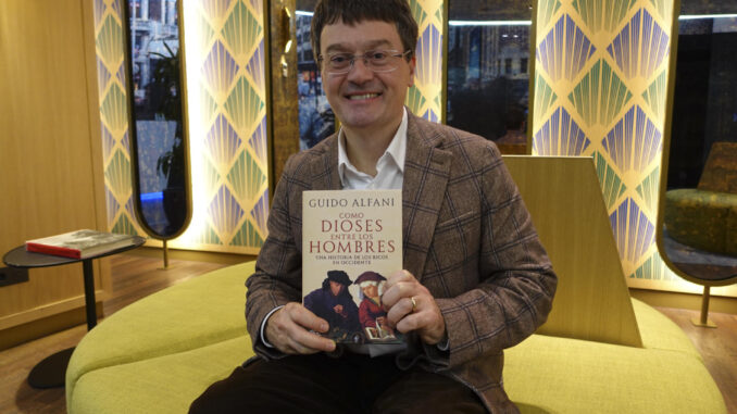 Desde el final de la Edad Media hasta el siglo XX, los ricos han cumplido un rol social contribuyendo económicamente en momentos de crisis, pero este contrato se ha roto en el siglo XXI, según Guido Alfani (en la foto), catedrático de Historia Económica de la Universidad Bocconi de Milán y autor del libro 'Como dioses entre los hombres. Una historia de los ricos en Occidente'. EFE/ Editorial Ático De Los Libros - SOLO USO EDITORIAL/SOLO DISPONIBLE PARA ILUSTRAR LA NOTICIA QUE ACOMPAÑA (CRÉDITO OBLIGATORIO) -
