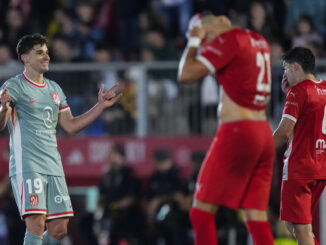 Julián Álvarez celebra tras marcar el segundo gol ante el Vic. EFE/Siu Wu