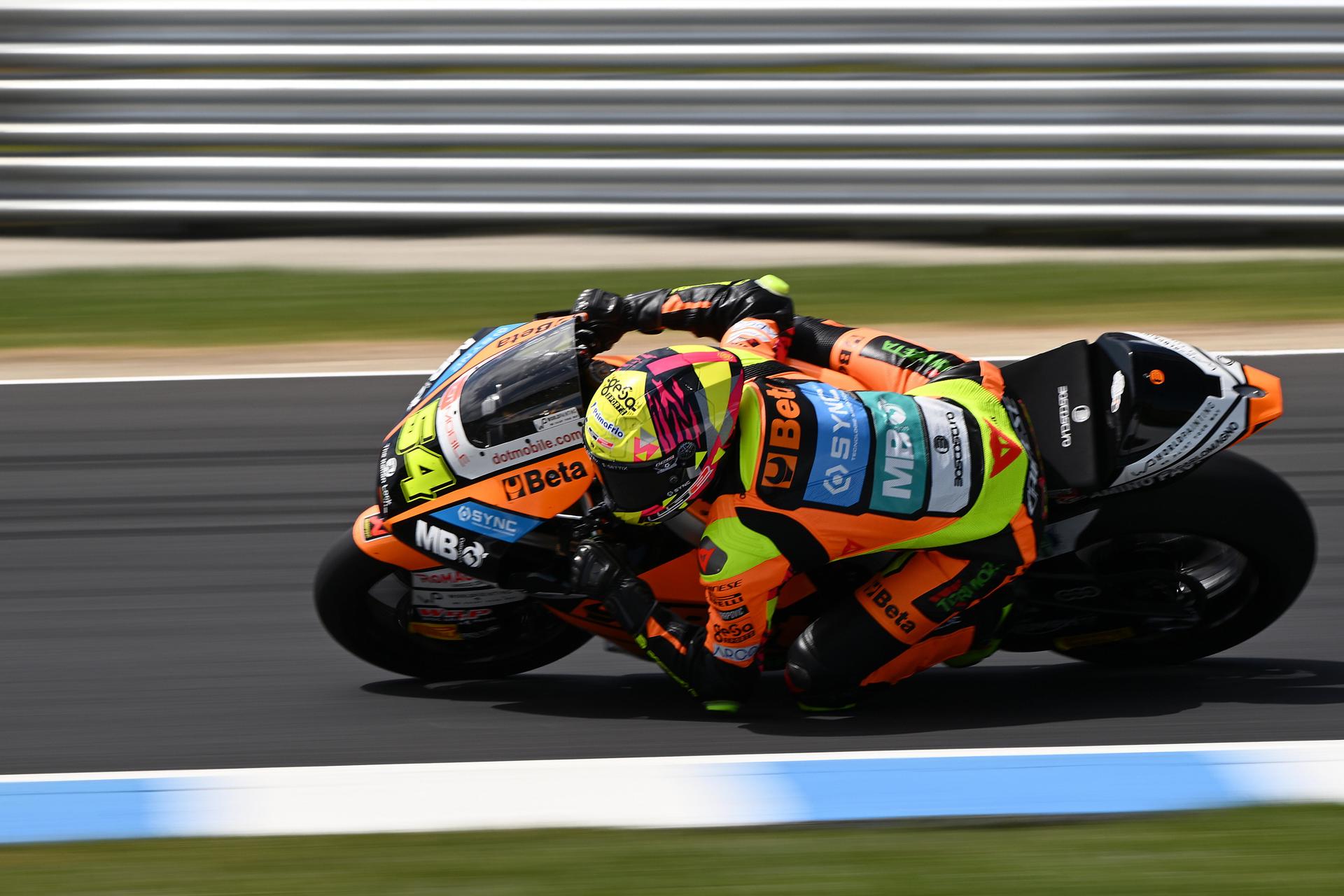 El piloto español Fermín Aldeguer de España, de SpeedUp Racing, en acción durante la carrera de Moto2 en el Gran Premio de Australia de Motociclismo en el Circuito de Phillip Island. EFE/EPA/JOEL CARRETT AUSTRALIA Y NUEVA ZELANDA FUERA
