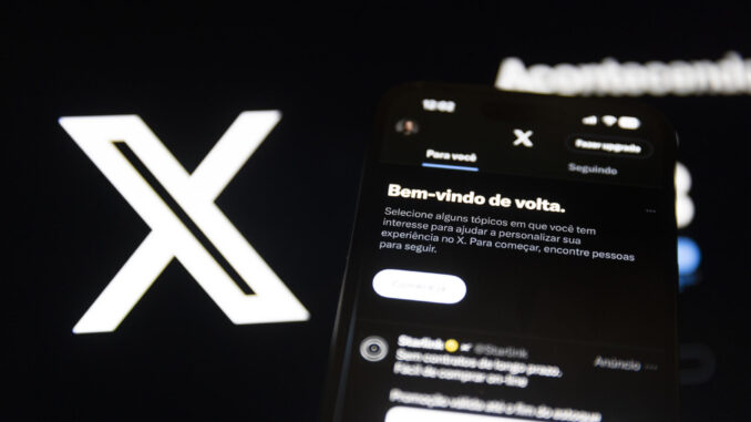 Fotografía que muestra la pantalla de un celular con acceso a la aplicación de la red social X, antes Twitter, en Sao Paulo (Brasil). EFE/ Isaac Fontana
