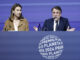 El presidente del Grupo Planeta, José Creuheras, y la presidenta del jurado, Carmen Posadas, durante la rueda de prensa de presentación del LXXIII Premio Planeta que se entregará mañana en una gala en Barcelona. EFE/Andreu Dalmau