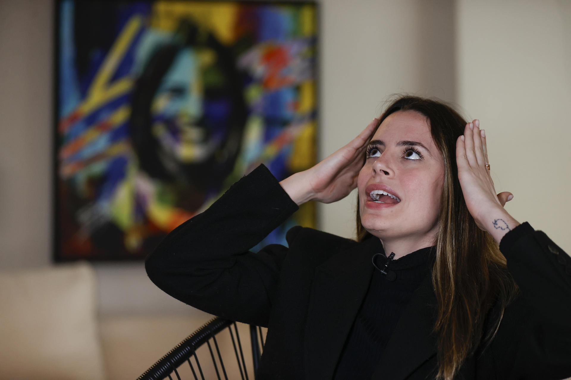 Fotografía del 11 de octubre de 2024 de la concejala cubano-brasileña Zoe Martínez (La Habana, 25 años) durante una entrevista con EFE, en su casa en la ciudad de São Paulo (Brasil). EFE/ Sebastiao Moreira
