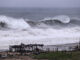 Fotografía que muestra la lluvia y el fuerte oleaje por el paso del huracán 'John', este miércoles, en el balneario de Acapulco, en el estado de Guerrero (México).EFE/ David Guzmán.