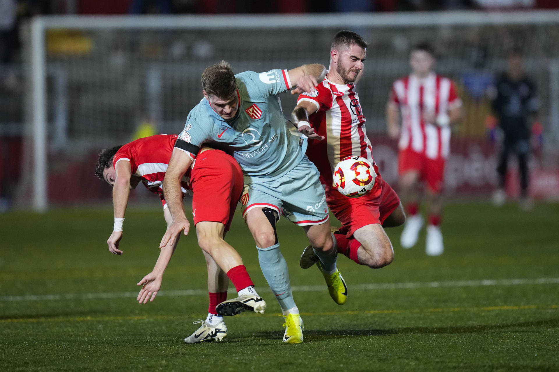 Sørloth, en acción durante el partido. EFE/ Siu Wu
