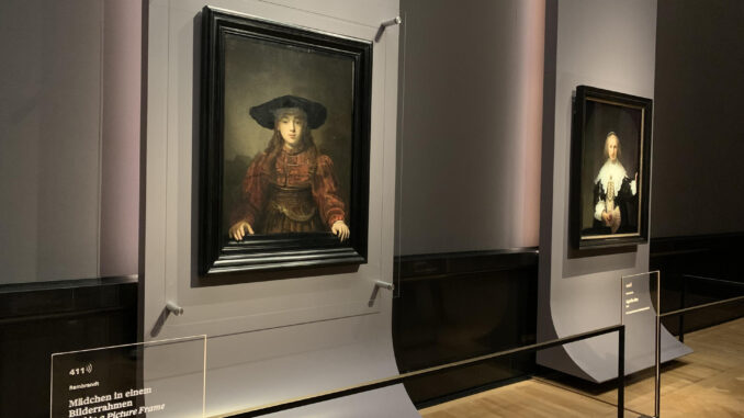 La muestra "Rembrandt-Hoogstraten: Color e ilusión". EFE/ Juan Aguilar
