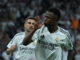 El delantero del Real Madrid Vinicius Jr. celebra su tercer gol, quinto del equipo blanco, durante el encuentro correspondiente a la fase regular de la Liga de Campeones entre Real Madrid y Borussia Dortmund, este martes en el estadio Santiago Bernabéu, en Madrid. EFE/Kiko Huesca