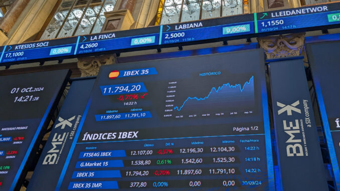 La Bolsa española, en línea con los primeros compases de sesión, continúa en números rojos y cierra este martes con un descenso del 1,72 % y pierde el nivel de los 11.700 puntos, hasta situarse en los 11.673,5 enteros. EFE/ Vega Alonso
