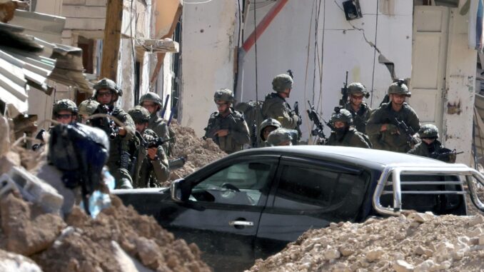 Fotografía de archivo de miembros del Ejército de Israel en Tulkarem. EFE/EPA/ALAA BADARNEH
