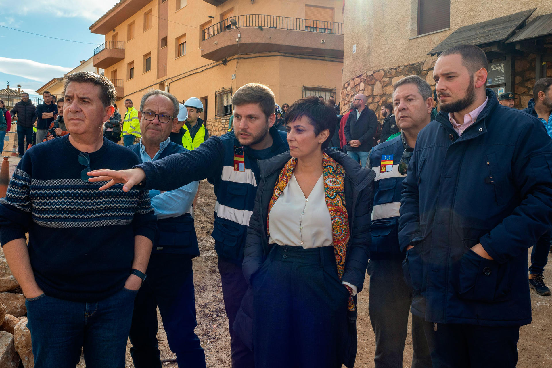 Rodríguez acompañada del presidente de Castilla-La Mancha, Emiliano García Page (2d), ha visitado la zona afectada por la inundaciones en Letur (Albacete). EFE/Jesús Monroy
